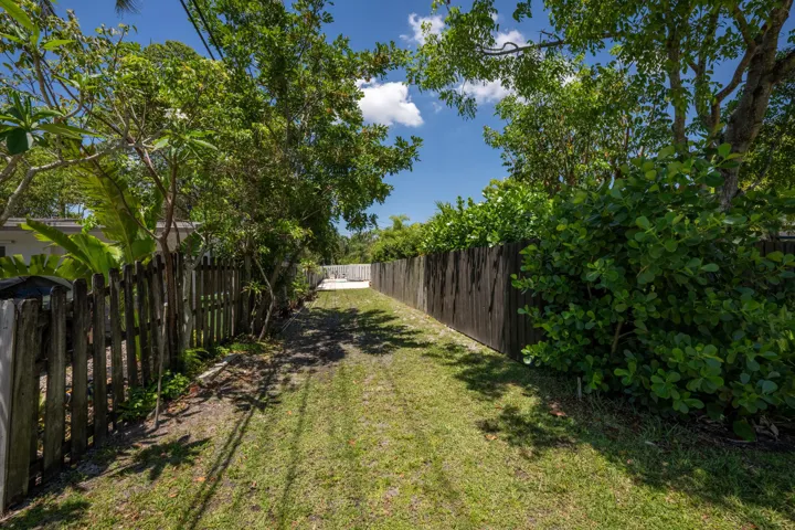 Deeded Driveway Entrance