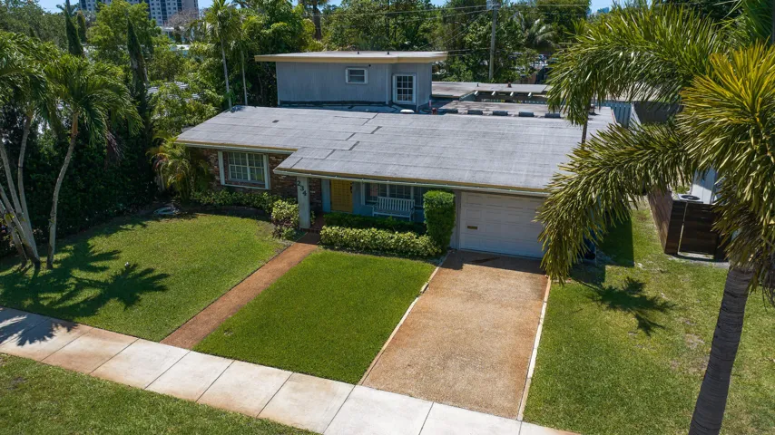 1.5 blocks away - short stroll to and from Wilton Drive