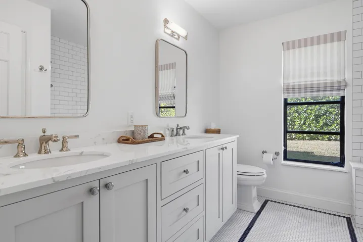 Tub/Shower, Duel Sink