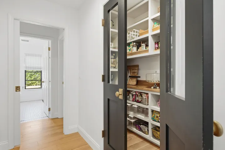 Fabulous Walk-in