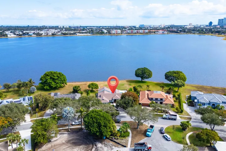 540 Acre Lake Mangonia