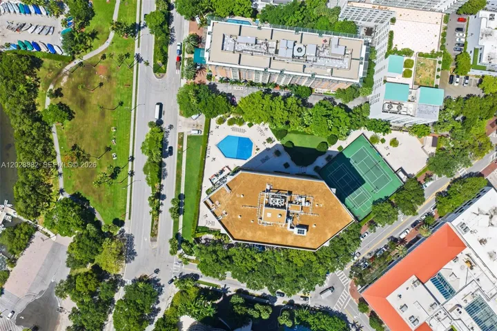 Tennis courts & Pickleball