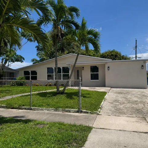 1321 W 3rd Front