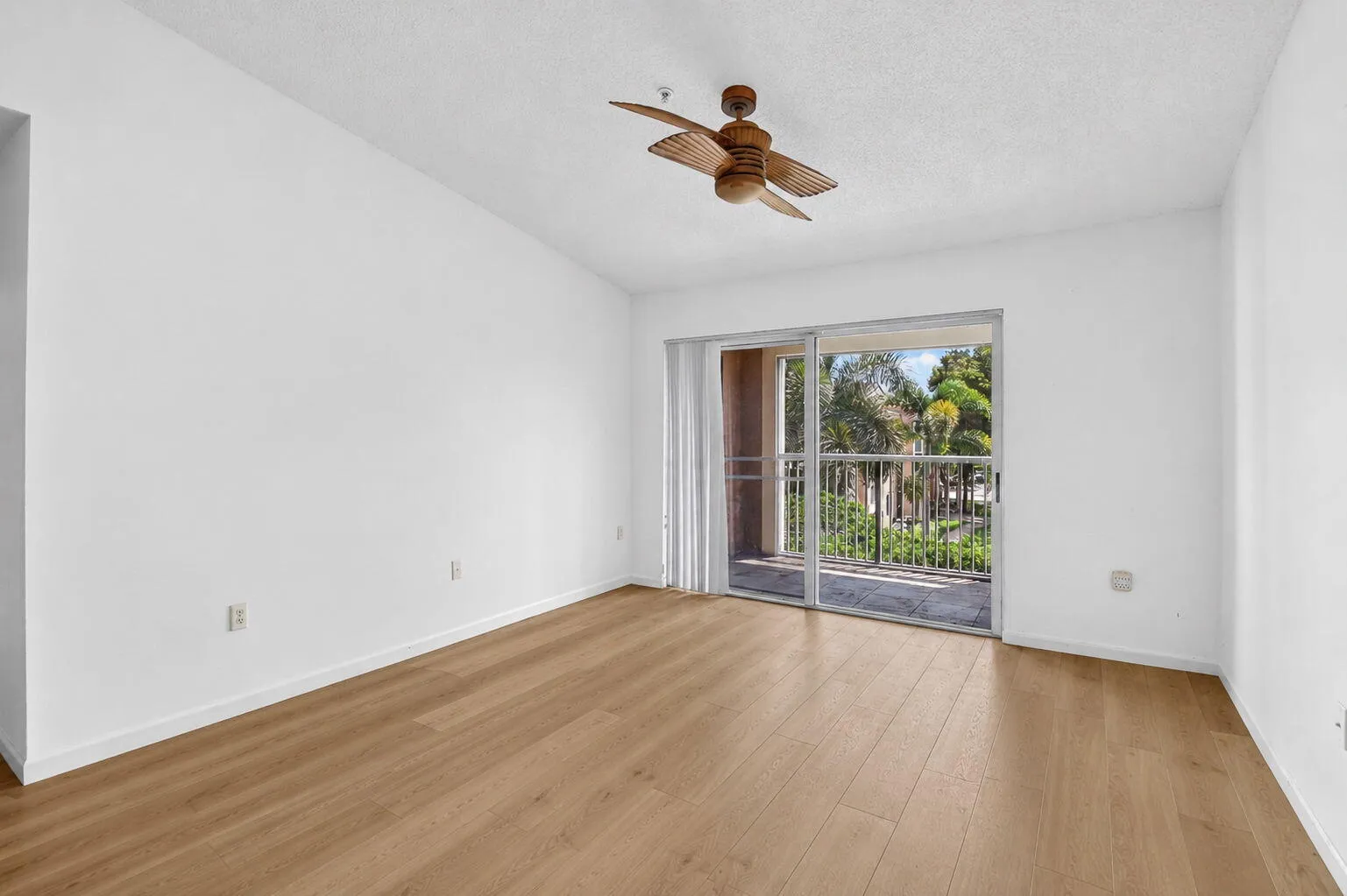 How it would look when renovated. How it would look when renovated. This a virtual staging