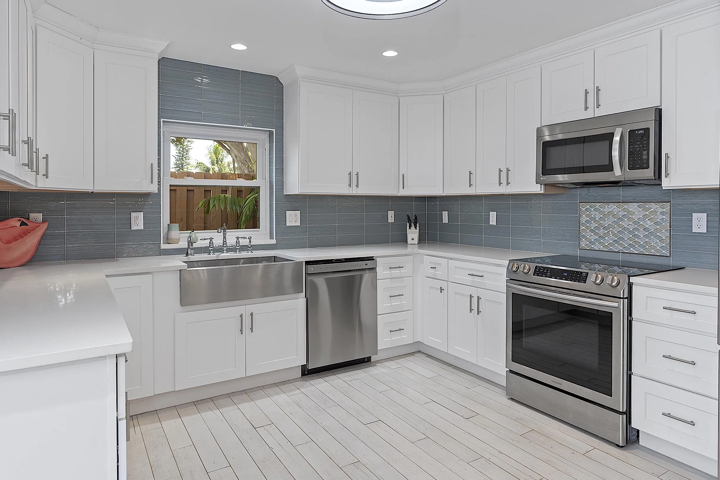 2130 NW 12th St -- 022