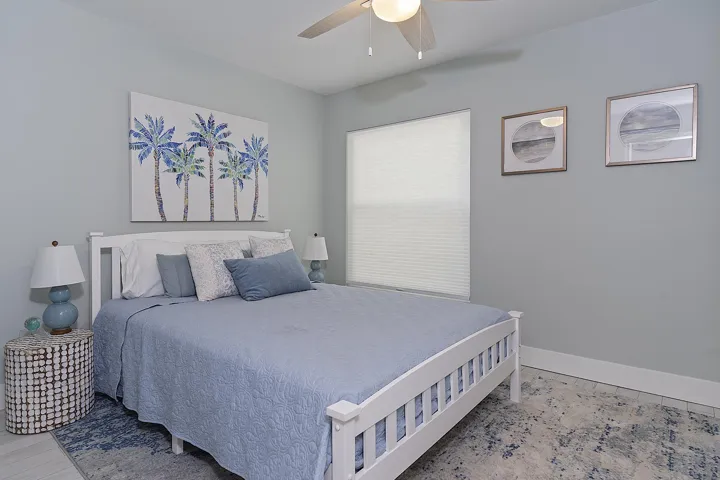 2130 NW 12th St -- 025