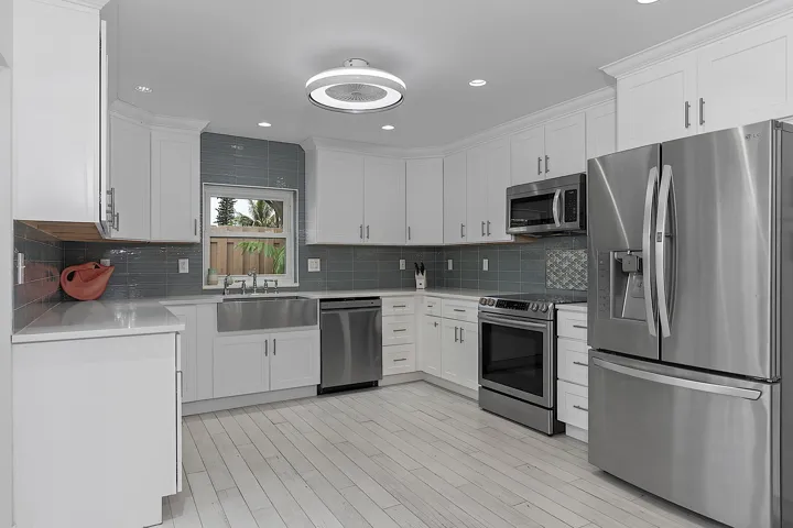 2130 NW 12th St -- 018