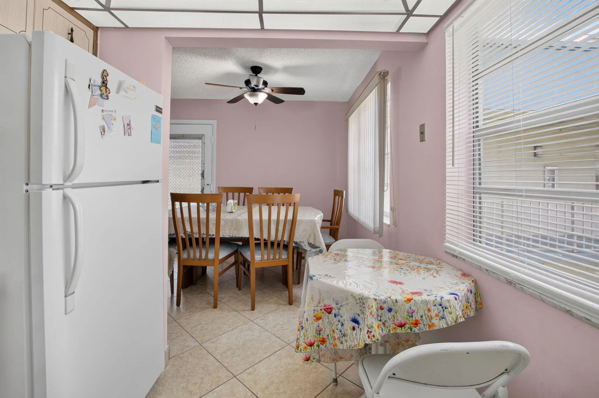 KITCHEN / DINING