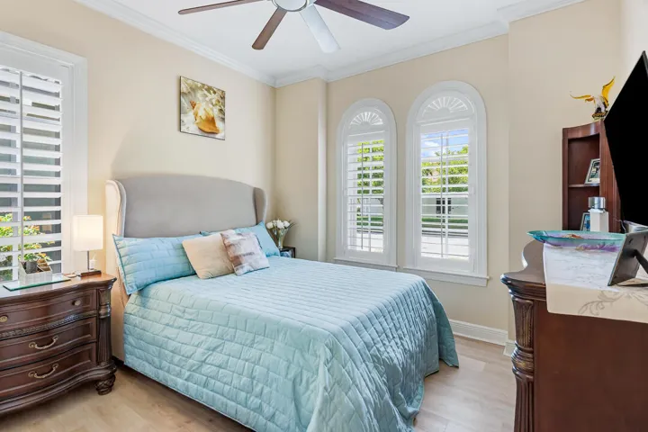 771 SE Pebble Drive-17