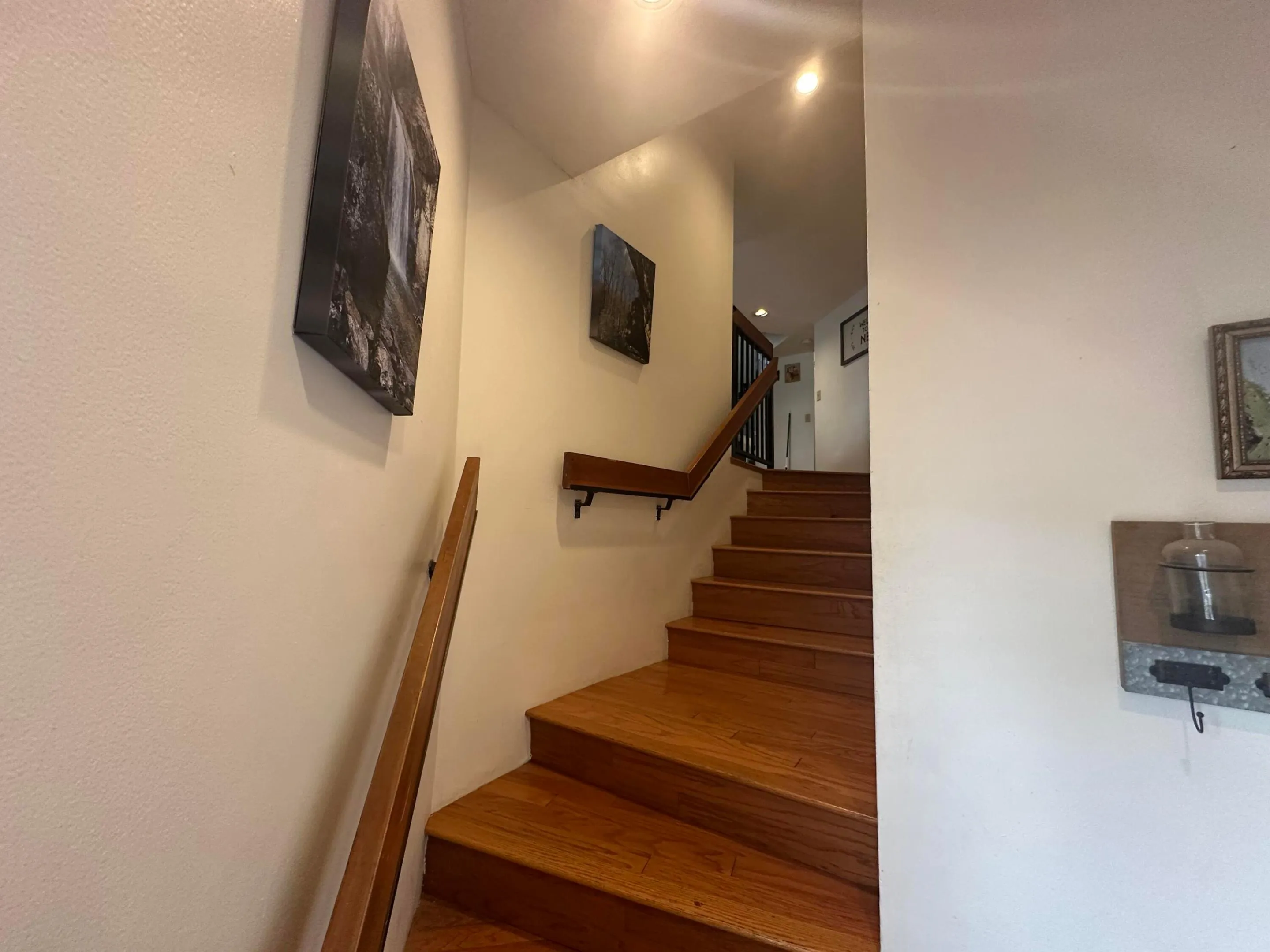 Foyer Entrance to 2nd Floor