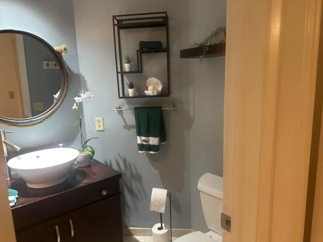 Full Bath - Hallway