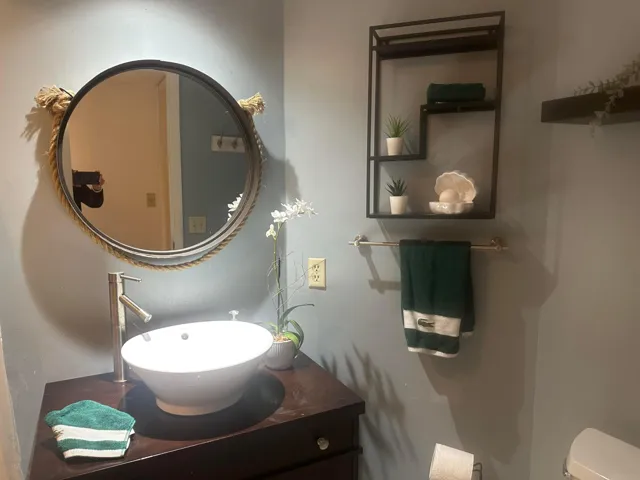 Full Bath - Hallway