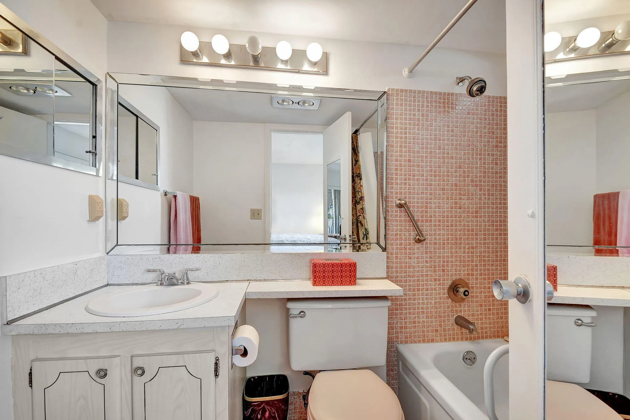 EN SUITE BATH