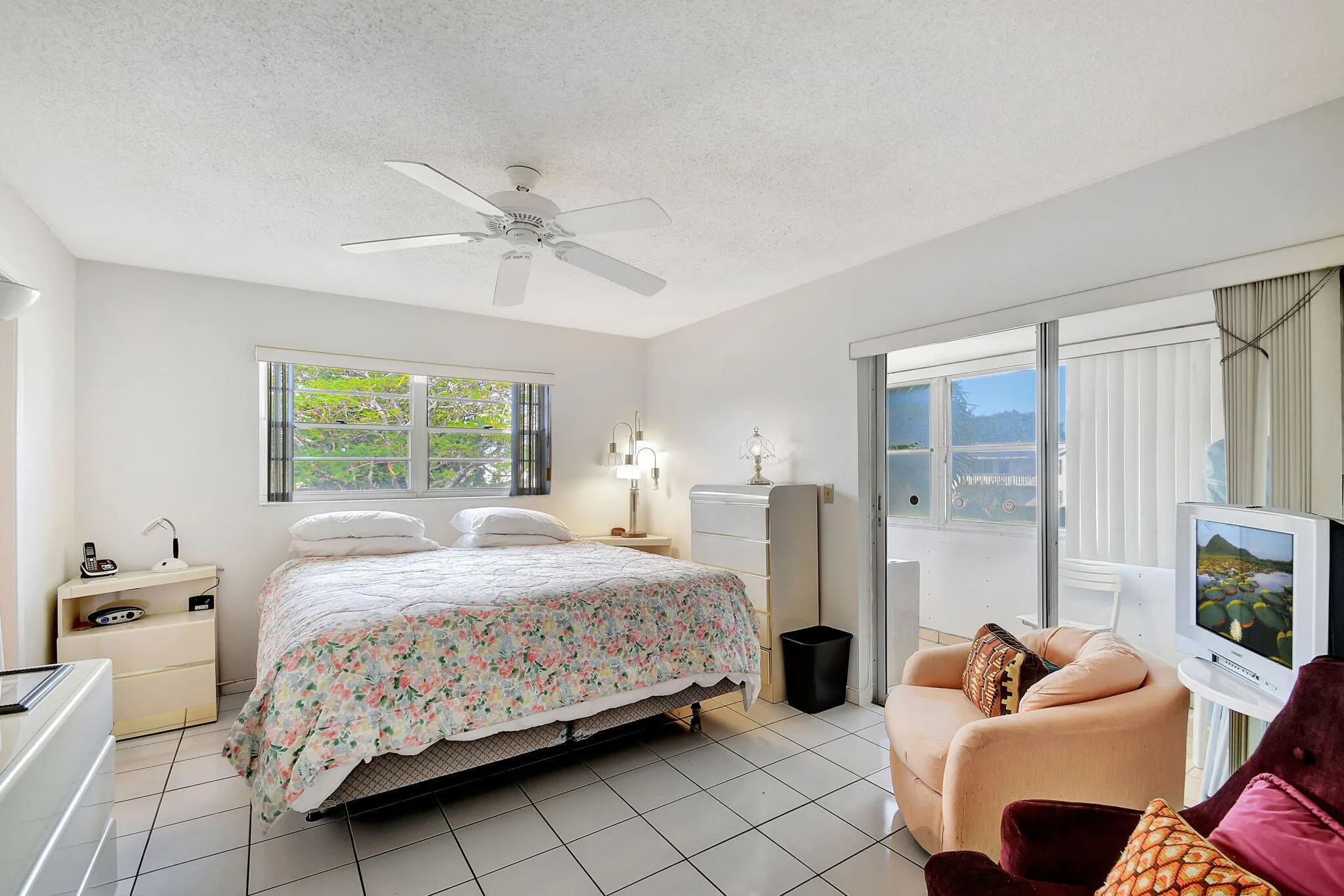 LARGE MASTER BED