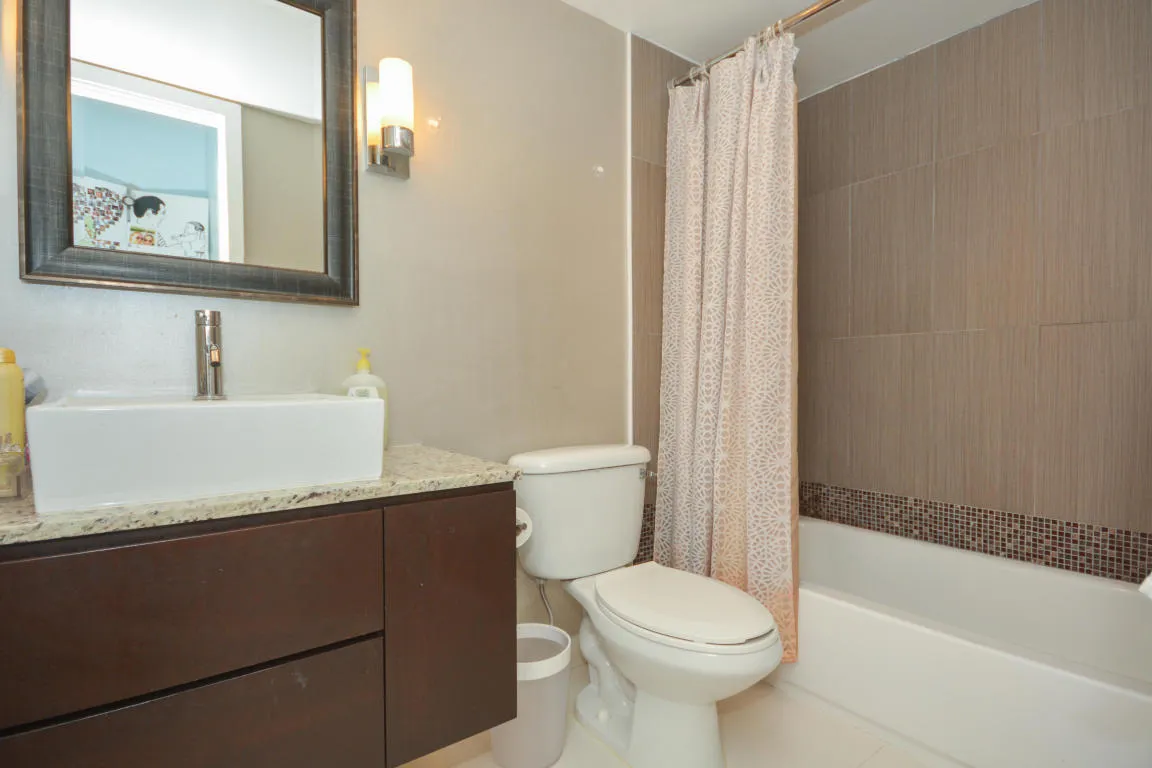 09. Master Bathroom