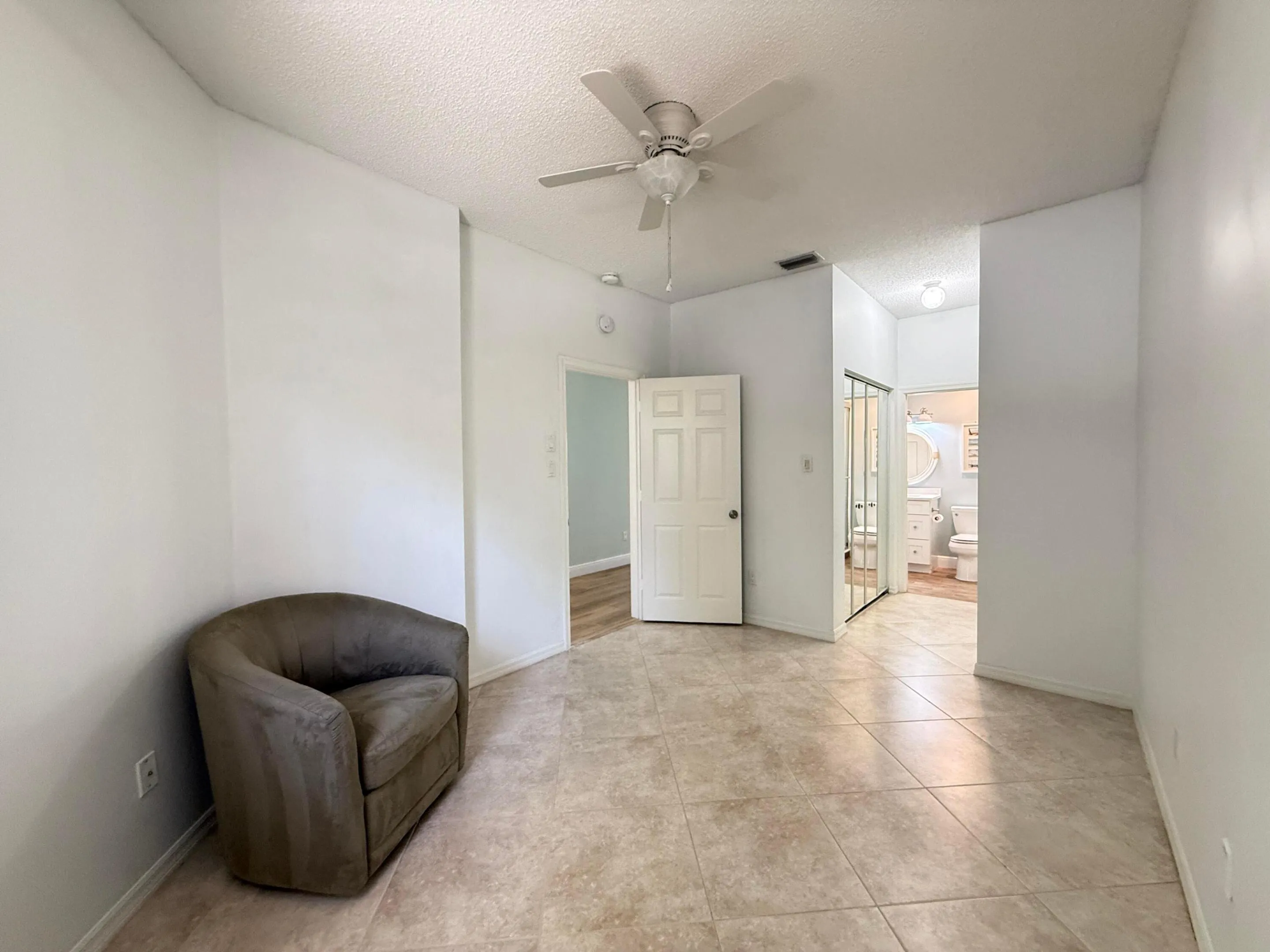 2nd Bedroom (suite)