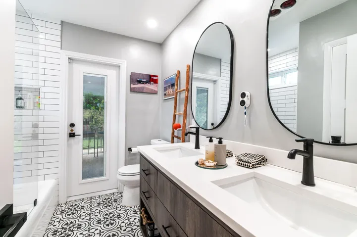 Cabana bath with double sinks and shower tub combo