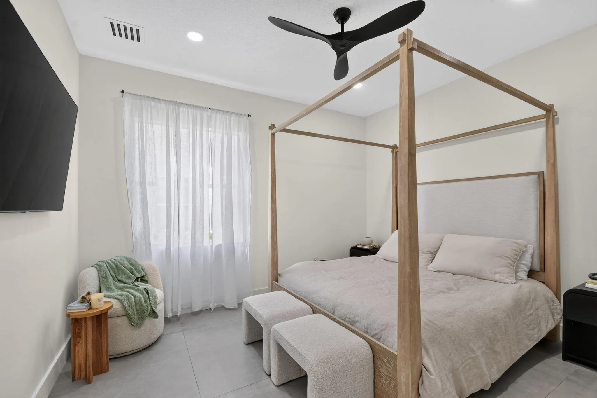 1st Floor Guest Bedroom