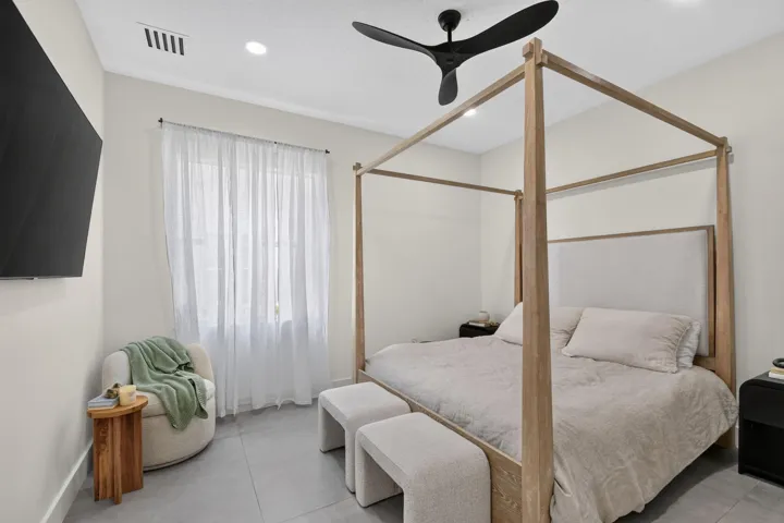 1st Floor Guest Bedroom