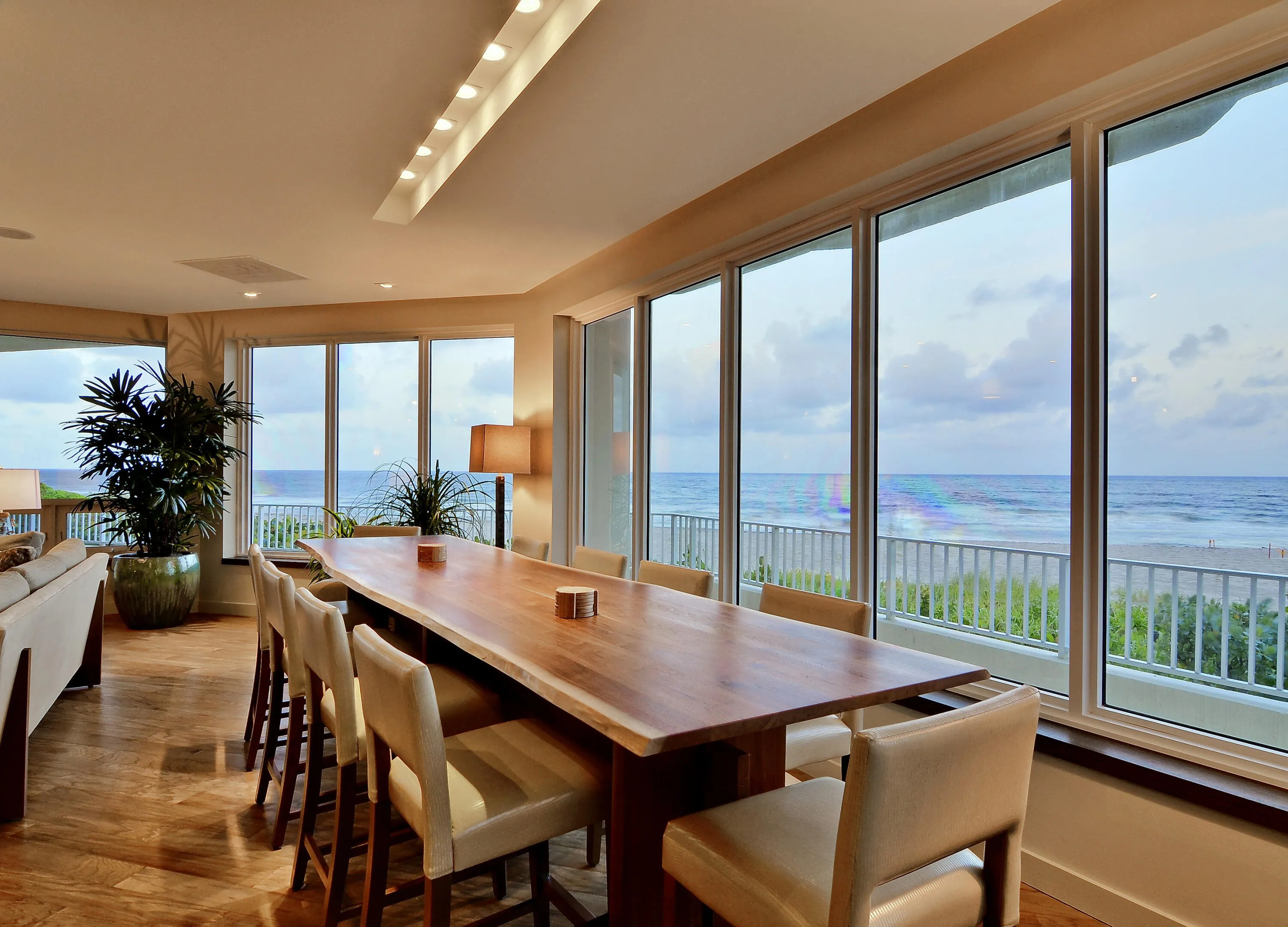 SOCIAL ROOM DINING TABLE