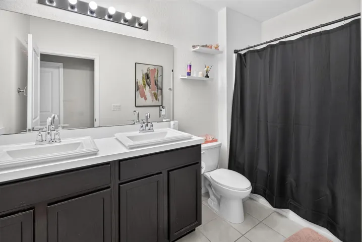 Bathroom 2.