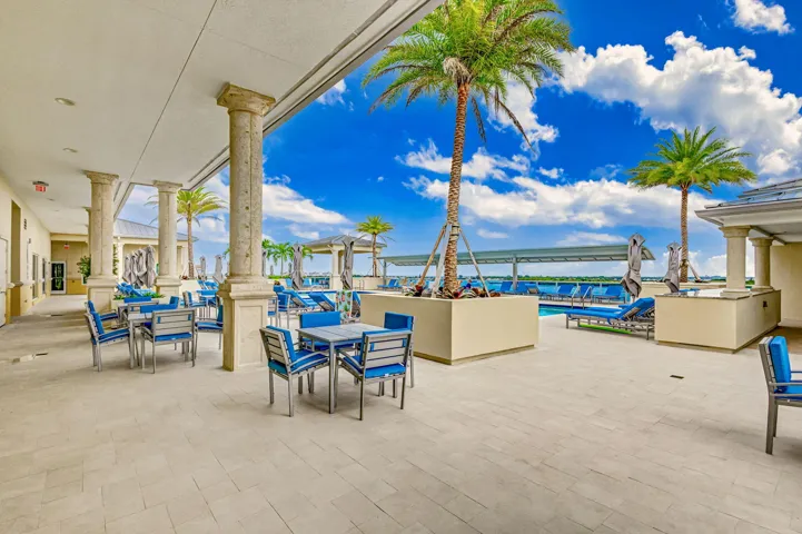 LOUNGE AREA