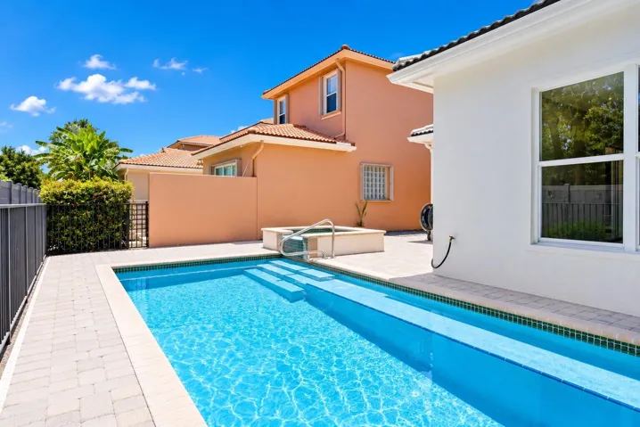 207-ISLE-VERDE-WAY-33418-038