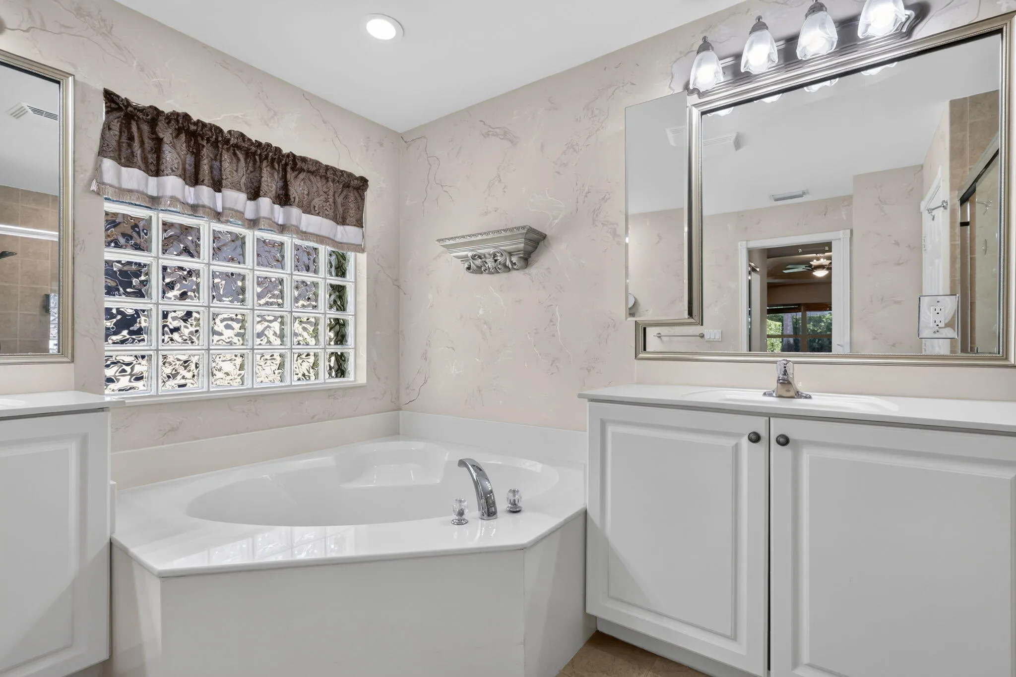 Primary bath