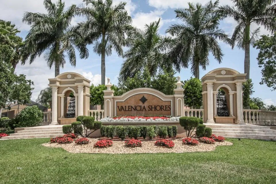 Valencia Shores front