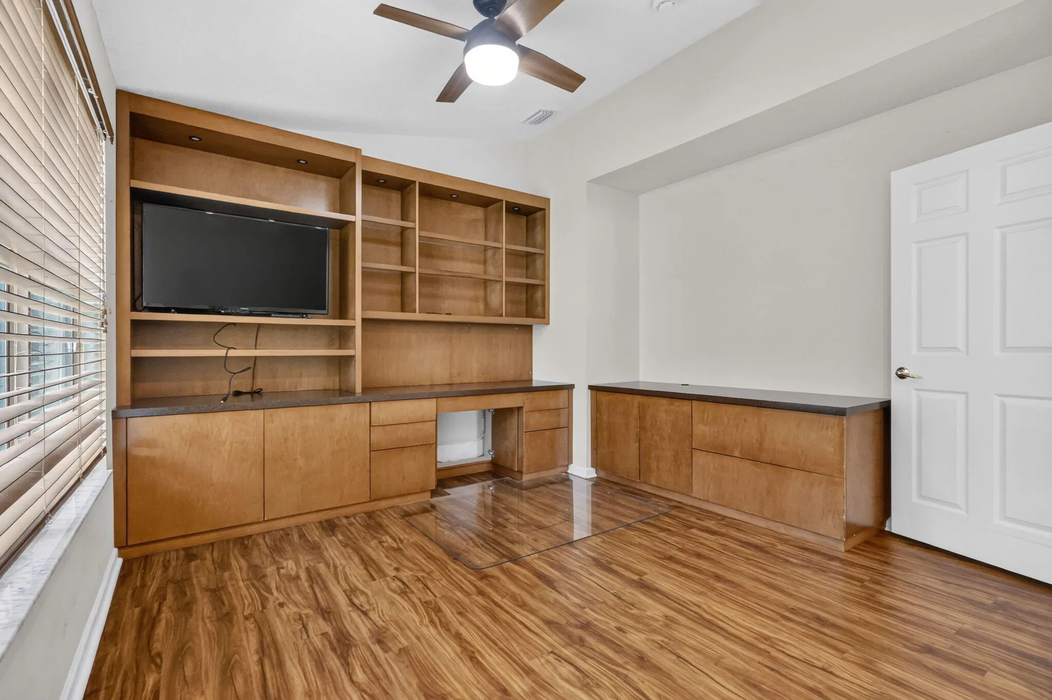 Den Built in unit