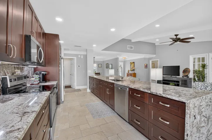 Huge island! Great for entertaining!