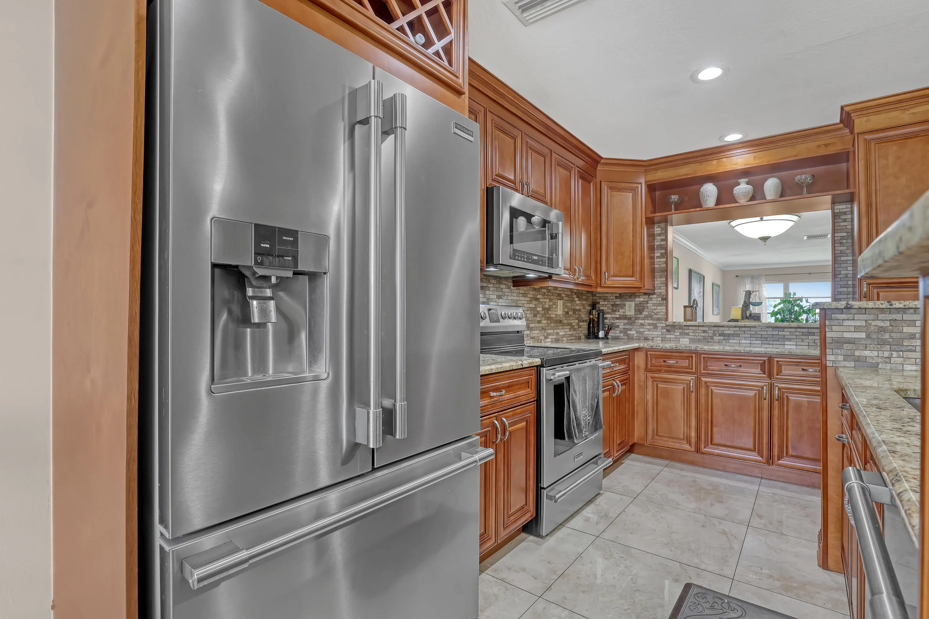 Stainless steel refrigerator with integrated ice and water dispenser