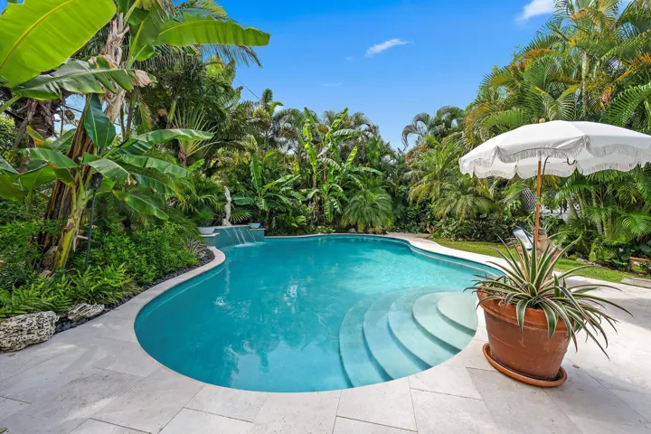 Saltwater chlorinated pool