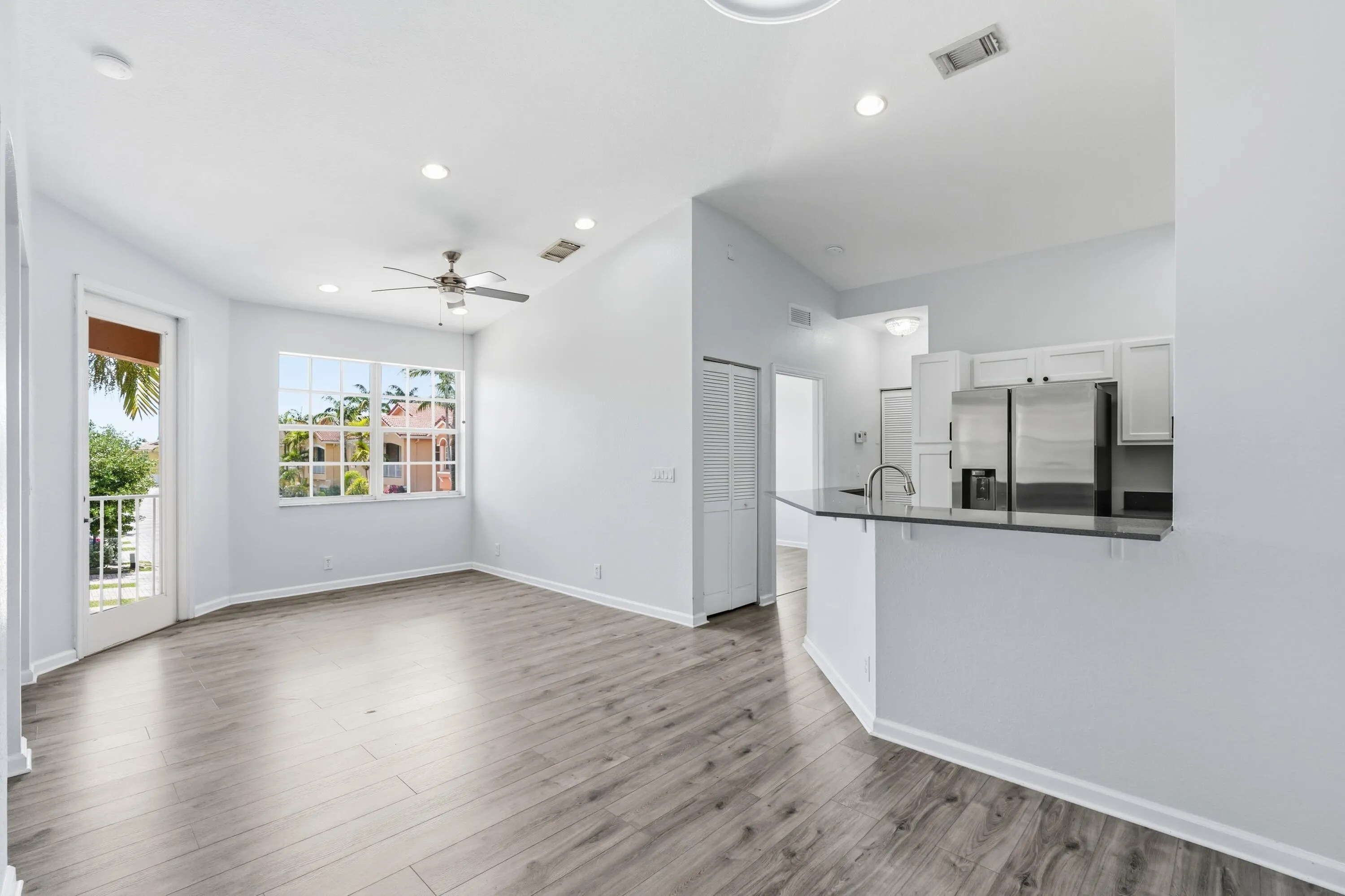 Living to kitchen