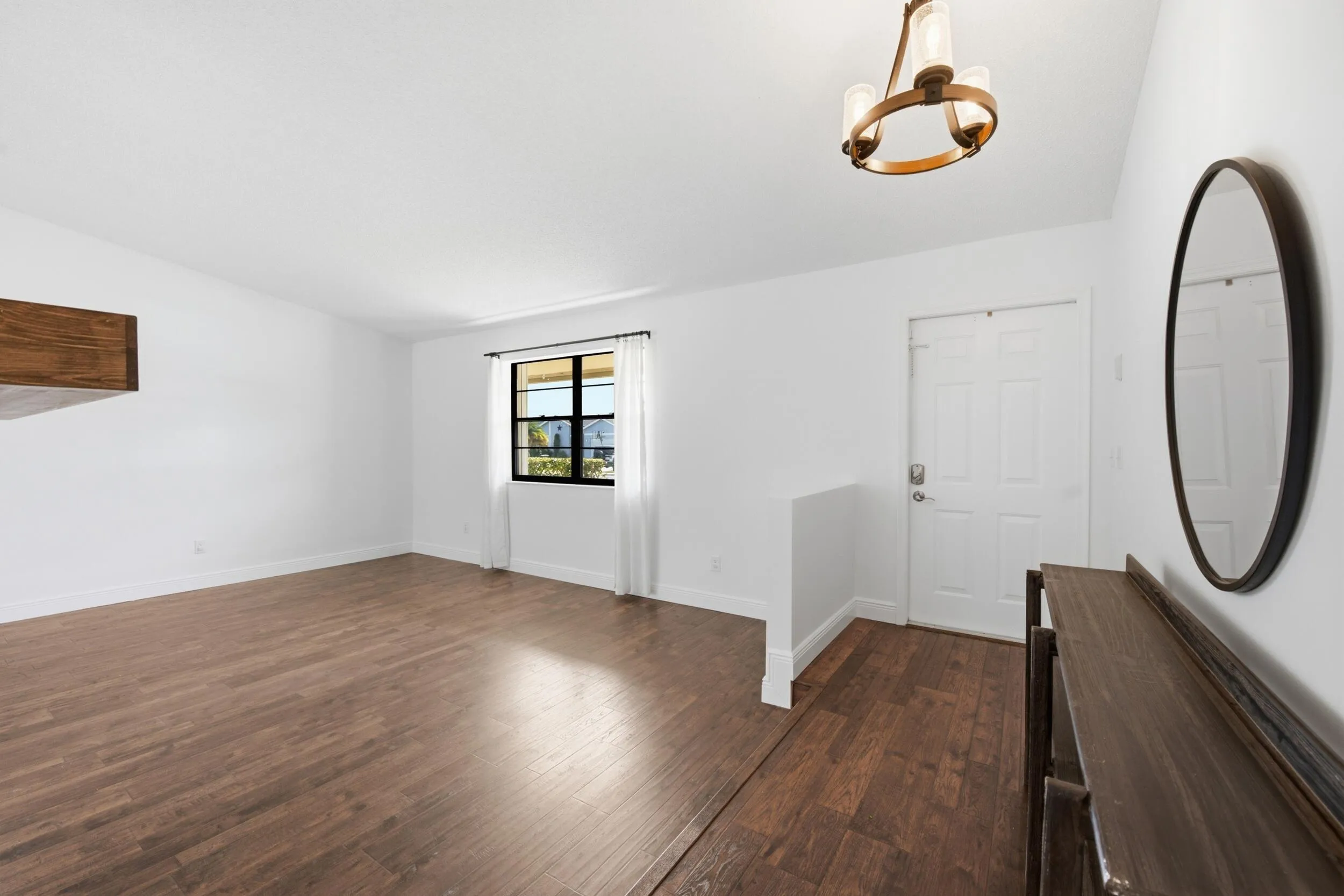 Entry/living room