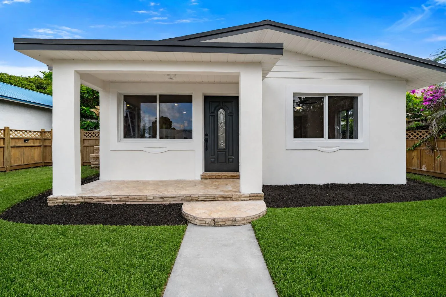 5-web-or-mls-Front Close
