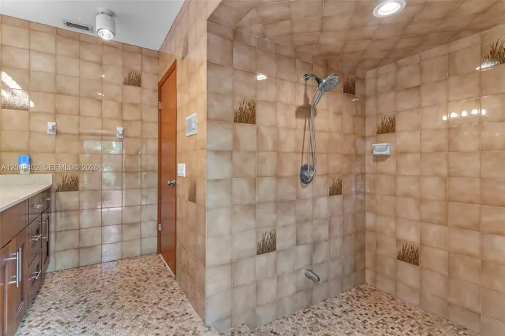 MASTER CABANA BATHROOM