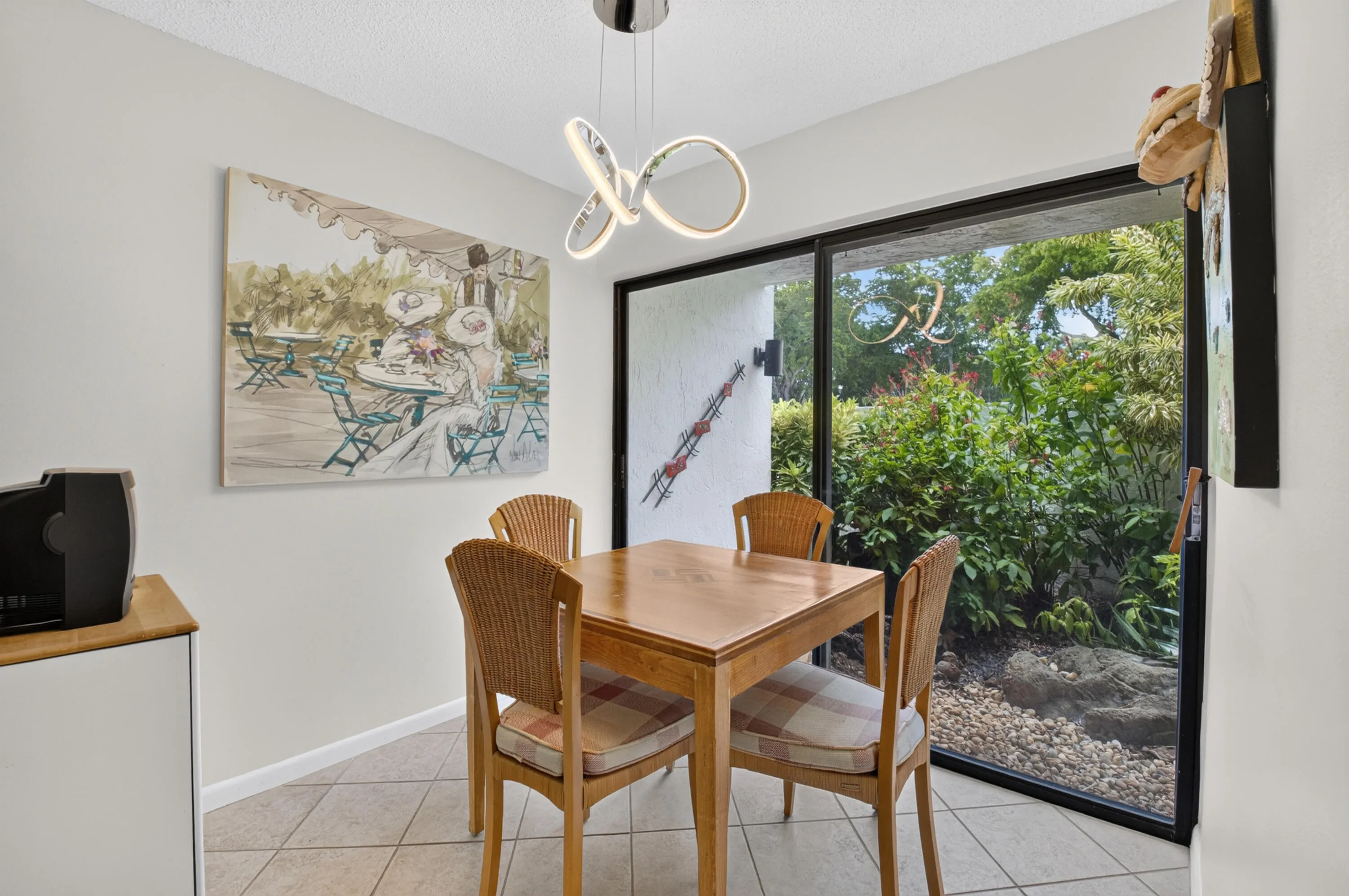 KITCHEN TABLE
