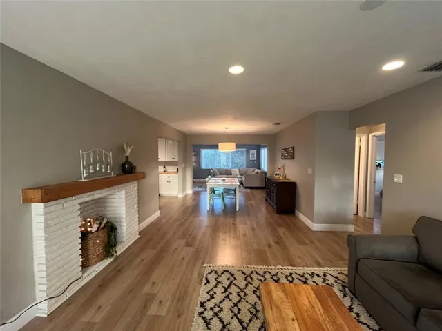 32-Maitlen-4601 W Hawthorne Cir-30