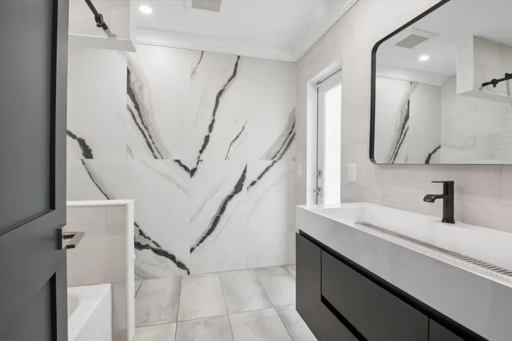 GUEST BATHROOM LEADING OUT TO POOL