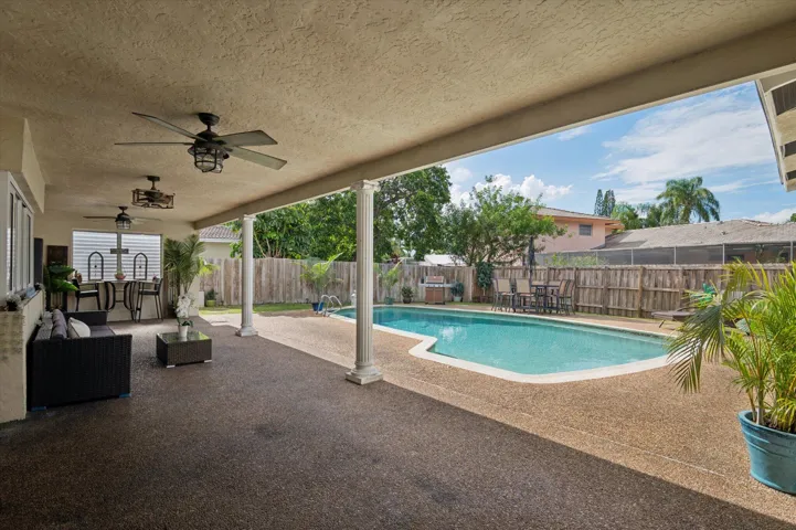 29-Maitlen-4601 W Hawthorne Cir-27