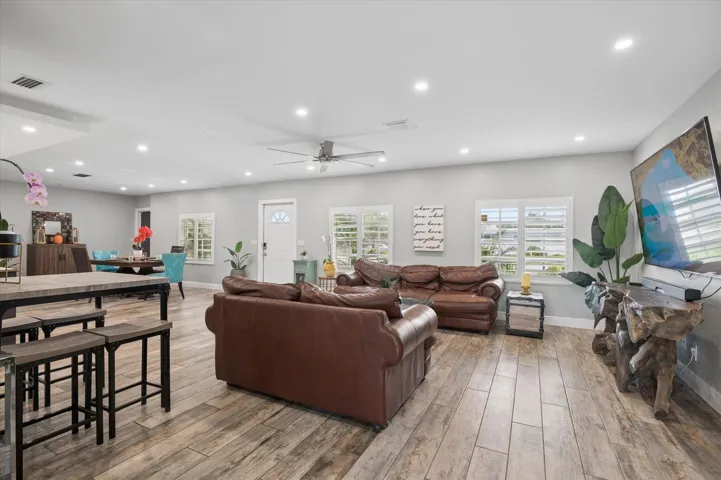 10-Maitlen-4601 W Hawthorne Cir-9
