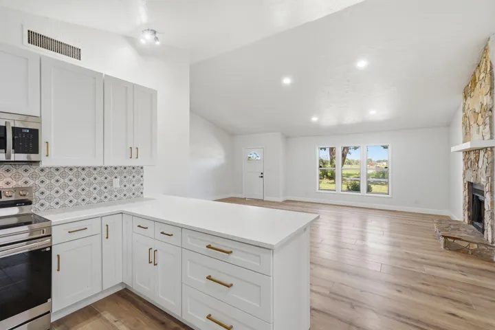 11-web-or-mls-306-24th-ave