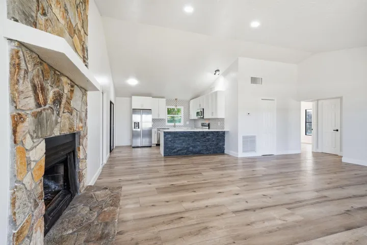 7-web-or-mls-306-24th-ave