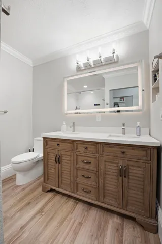 Dual sink vanity, LED mirror