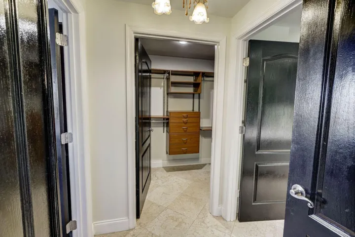 Walk in Closet