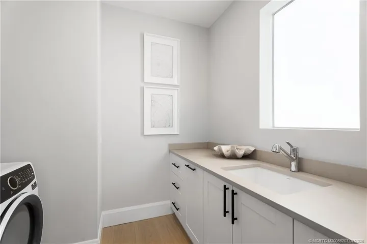 Laundry upper level