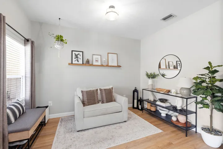 3469 Merrick Ln_002