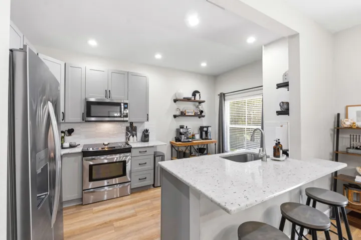 3469 Merrick Ln_008