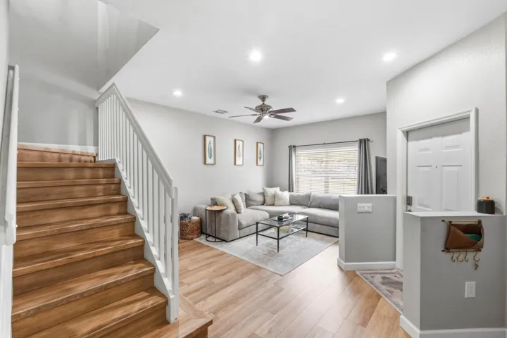 3469 Merrick Ln_004